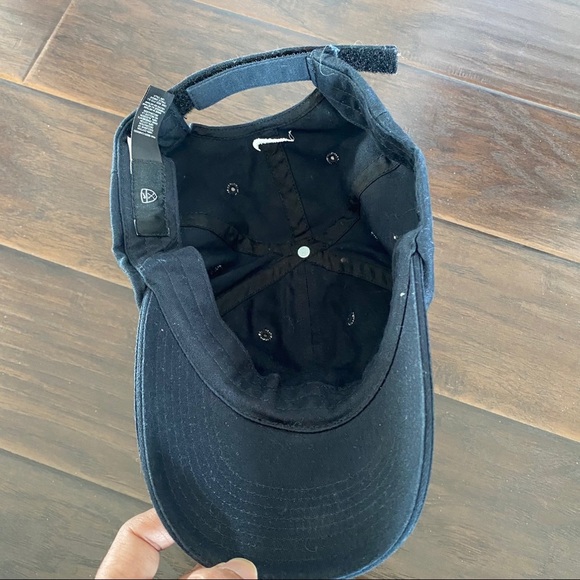 Nike golf hat size S-M hook n loop adjustable - Picture 3 of 3